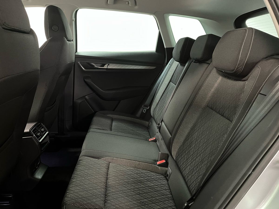 2022 Skoda Karoq - image 7