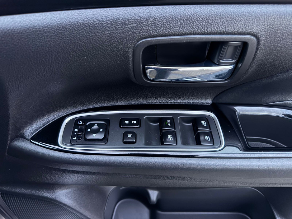 2016 Mitsubishi Outlander - image 29