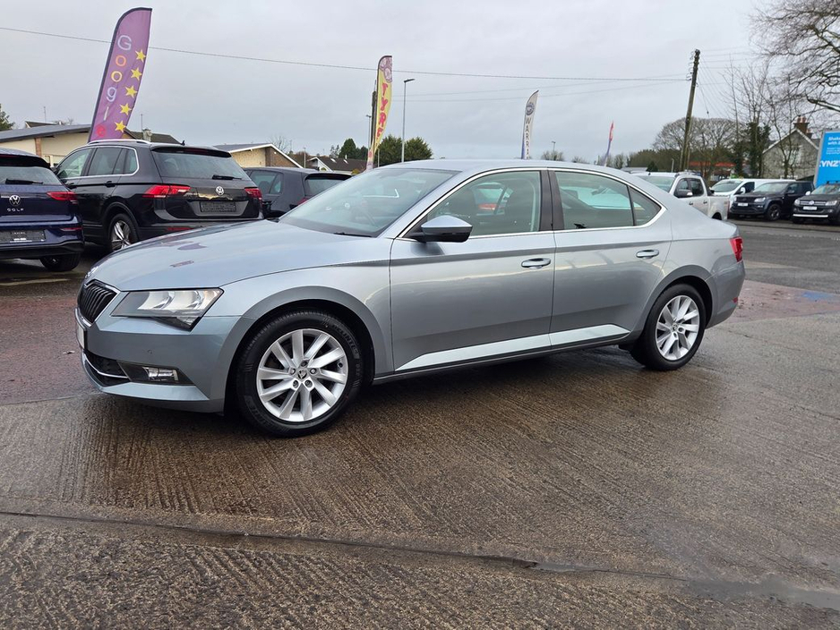 2019 Skoda Superb - image 5