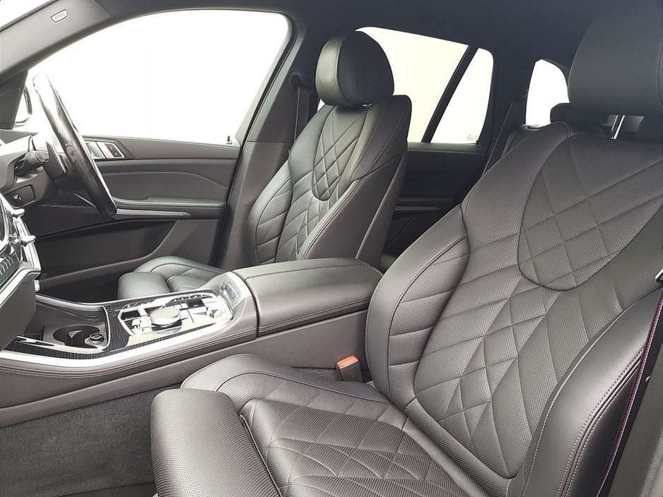 2023 BMW X5 - image 7