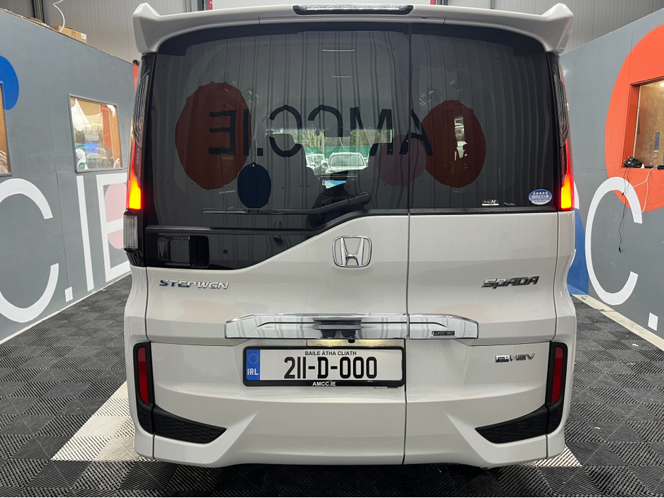 2021 Honda Stepwagon - image 3