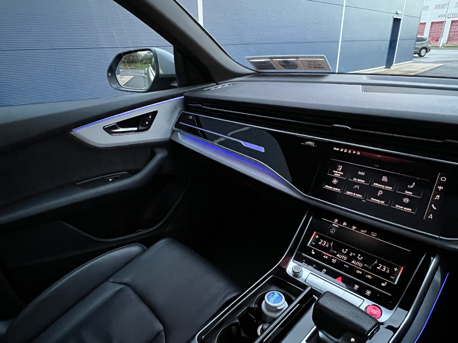 2019 Audi Q8 - image 23