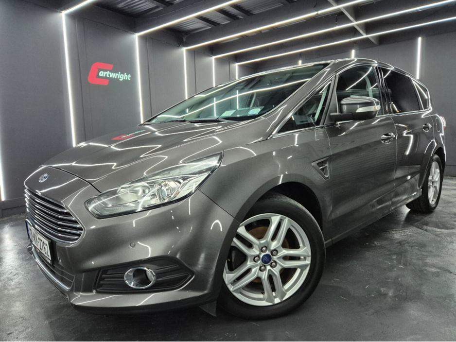2017 Ford S-Max - image 2