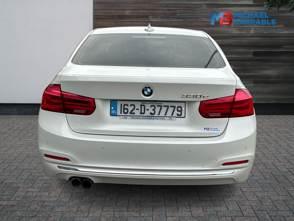 2016 BMW 3 Series - image 12