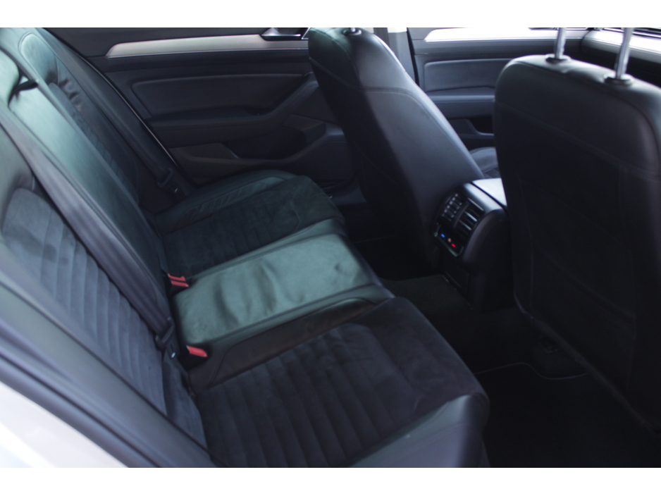 2015 Volkswagen Passat - image 15