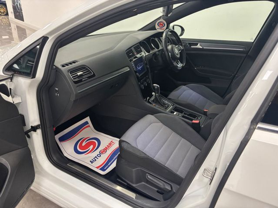 2015 Volkswagen Golf  €13,995