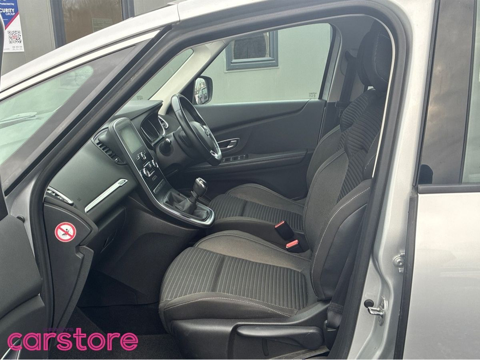 2020 Renault Grand Scenic - image 12