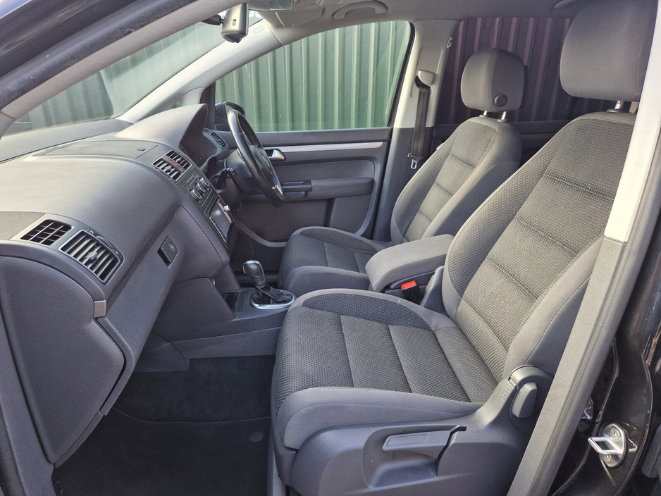 2013 Volkswagen Touran - image 14