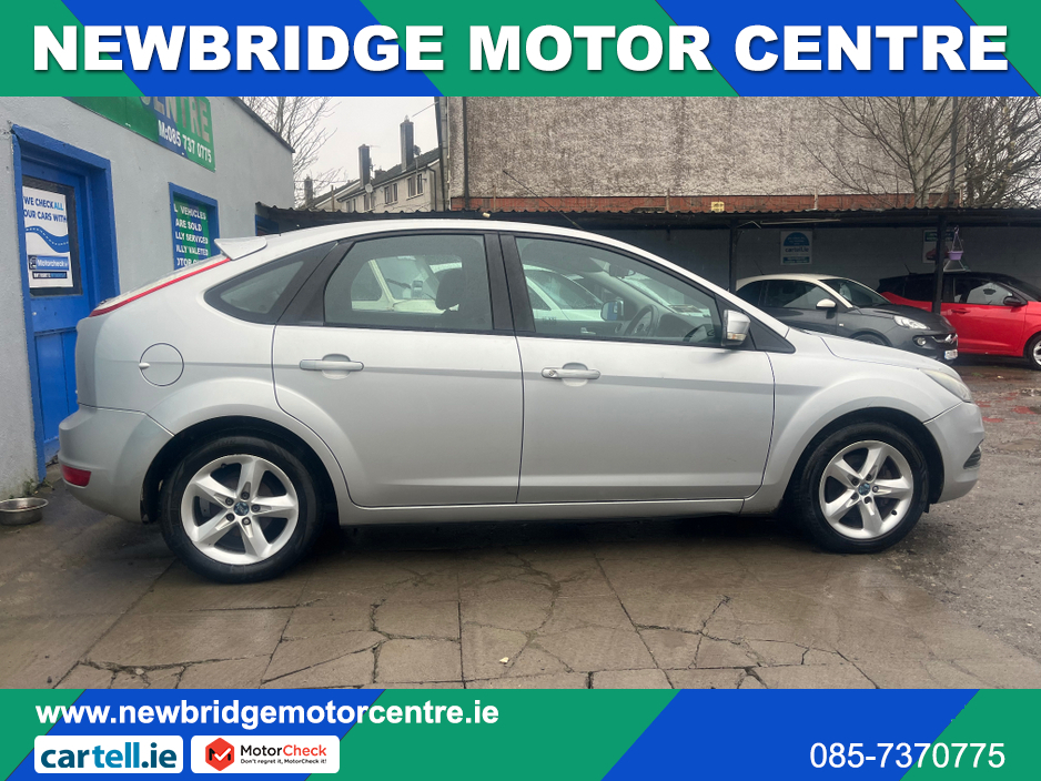 2010 Ford Focus - image 8