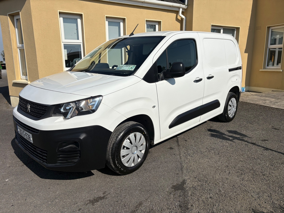 2021 Peugeot Partner - image 3