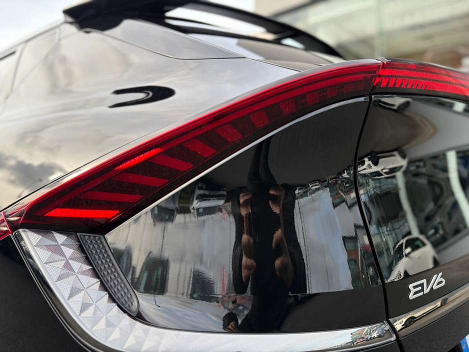 2023 Kia EV6 - image 9