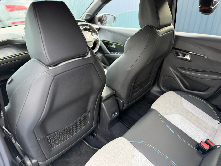 2020 Peugeot 208 - image 37