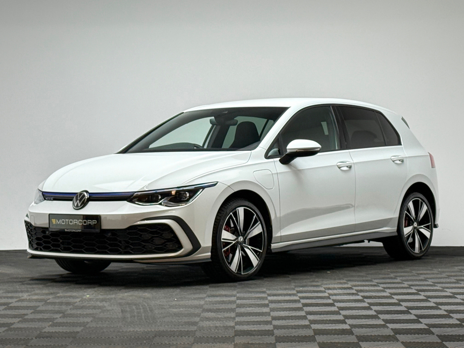 2024 Volkswagen Golf - image 3
