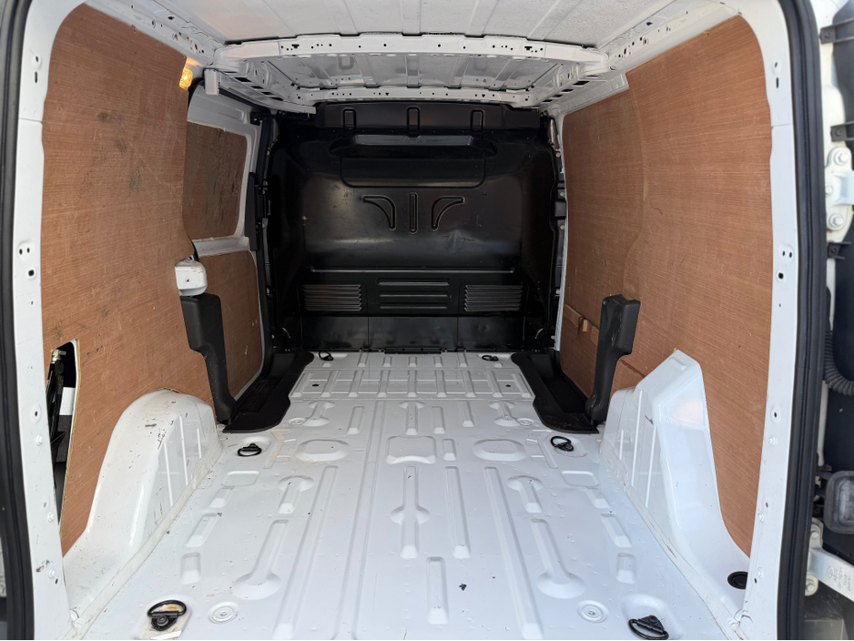 2018 Ford Transit Connect - image 28