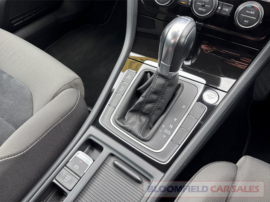 2015 Volkswagen Golf - image 20