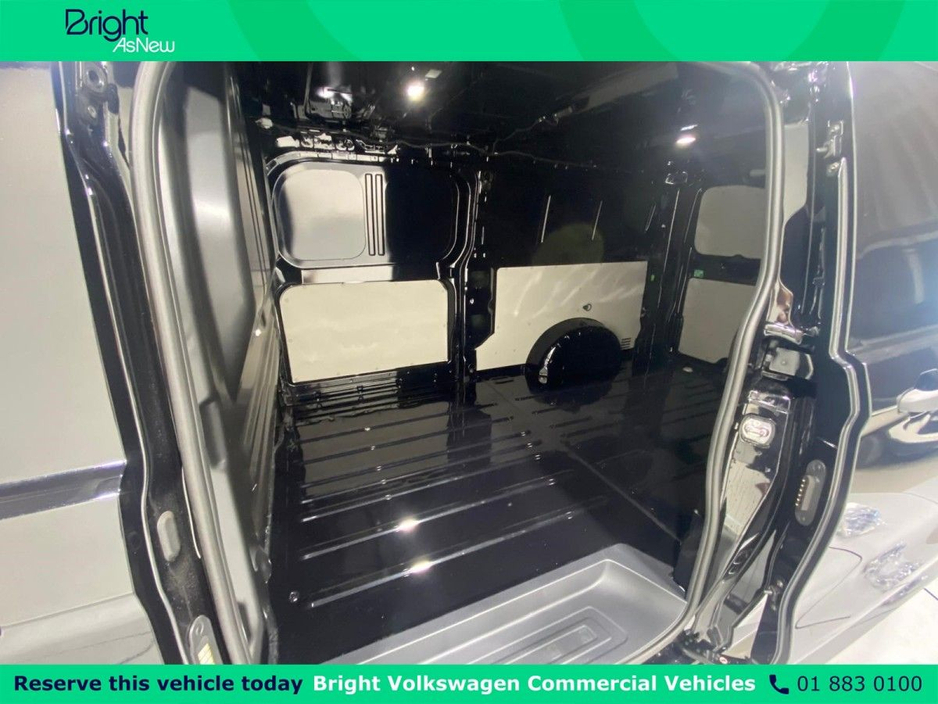 2025 Volkswagen Transporter - image 17