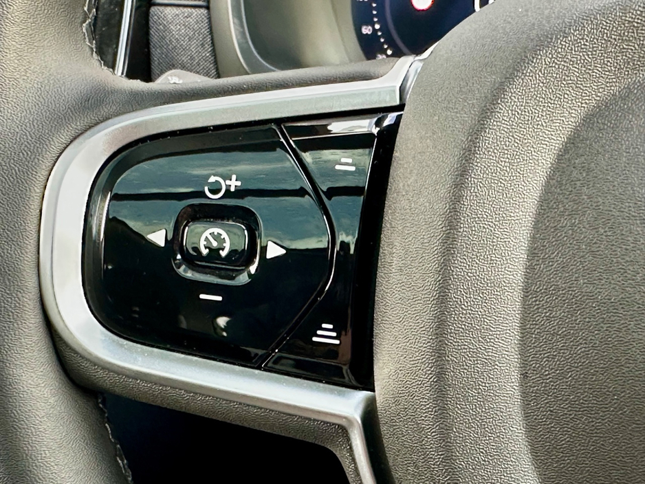 2025 Volvo XC90 - image 13