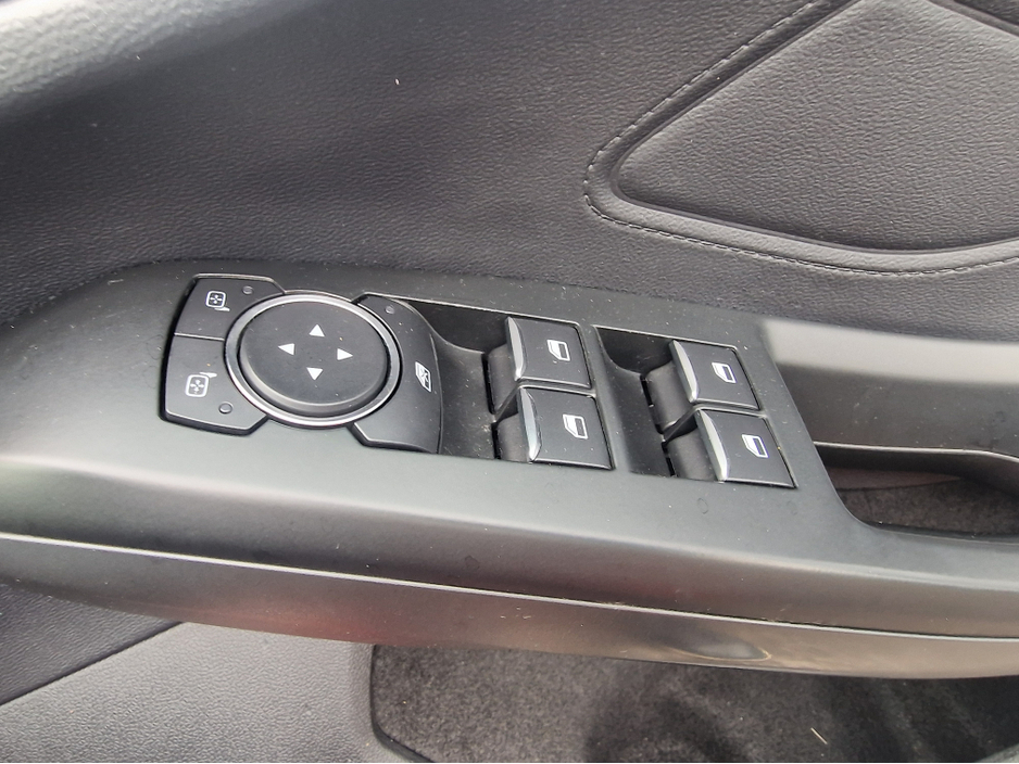 2019 Ford Focus - image 17