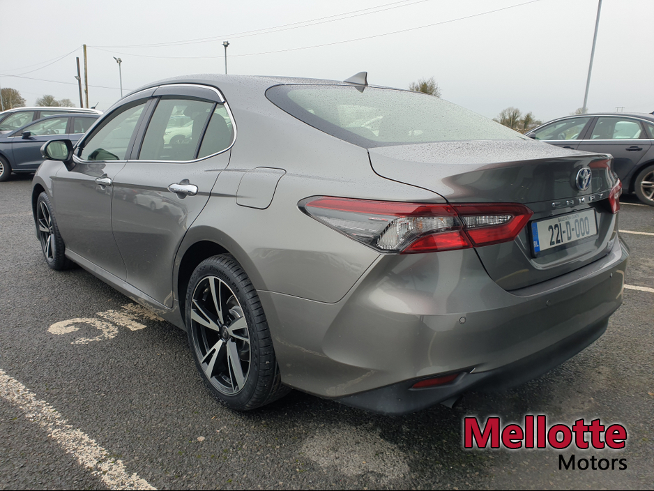 2022 Toyota Camry - image 4