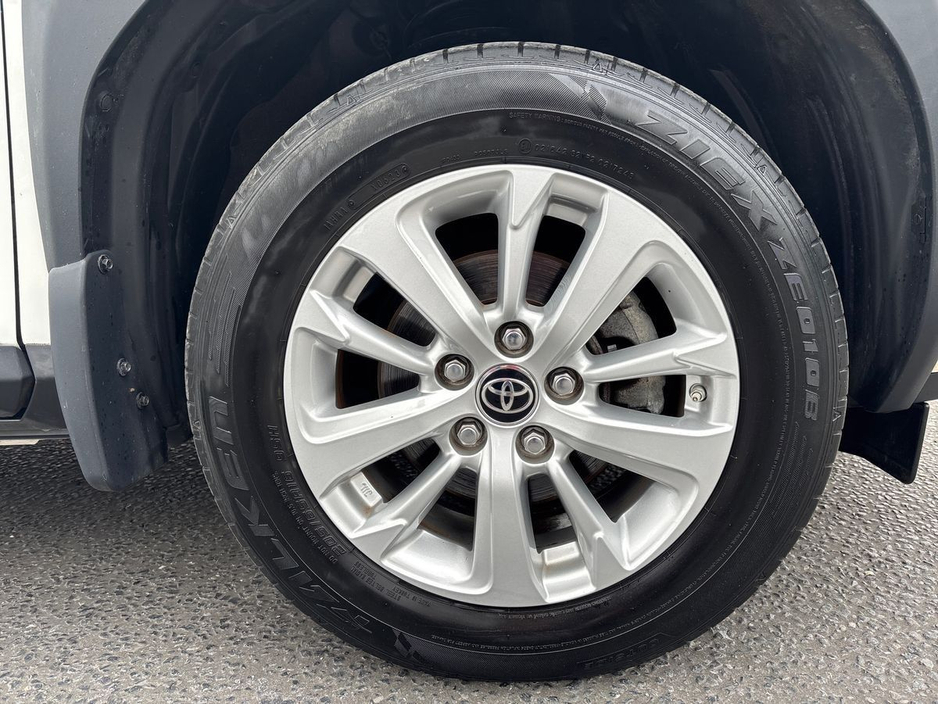 2023 Toyota Yaris Cross - image 5