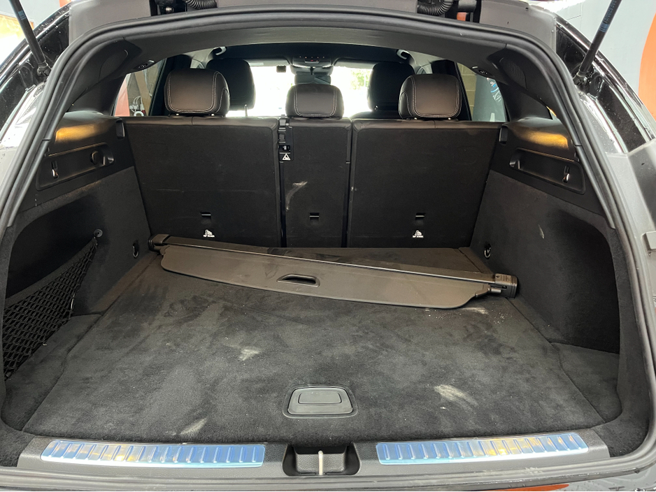 2021 Mercedes-Benz EQC - image 9