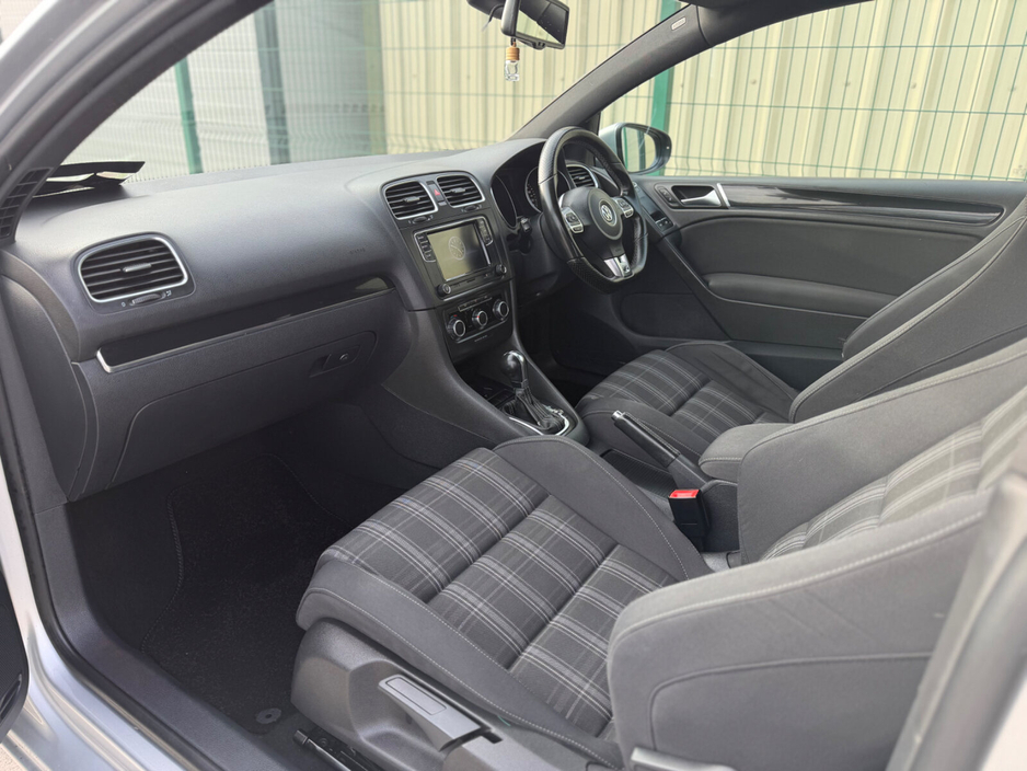 2010 Volkswagen Golf - image 11