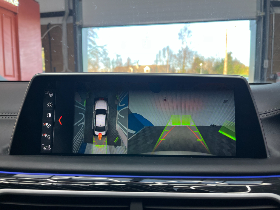 2017 BMW 7 Series 2017 BMW 740E IPERFORMANCE M-SPORT 2.0AUTOMATIC / CRUISE CONTROL / 360° PARKING CAMERA / ELECTRIC MEMORY HEATED & MASSAGING SEATS / PADDLE SHIFTERS / PANORAMIC SUNROOF / HEATED REAR SEATS