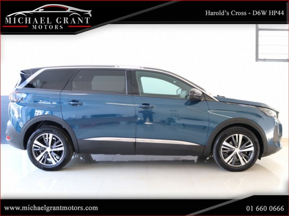 2023 Peugeot 5008 - image 4