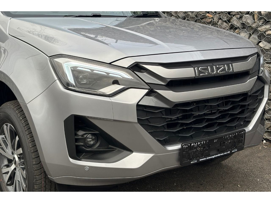 2025 Isuzu D-MAX - image 11