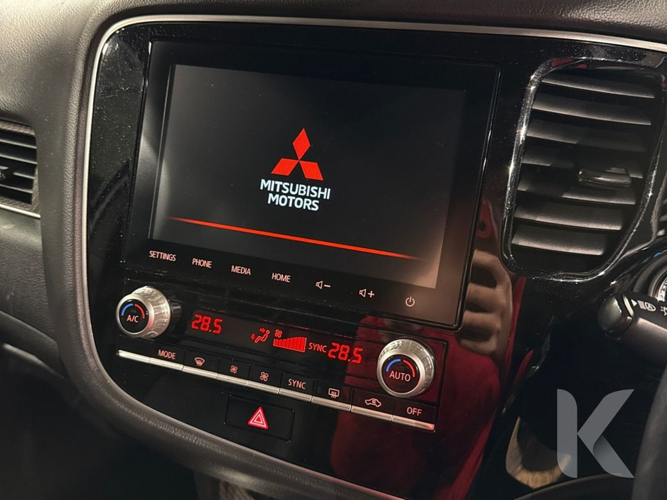 2020 Mitsubishi Outlander - image 19
