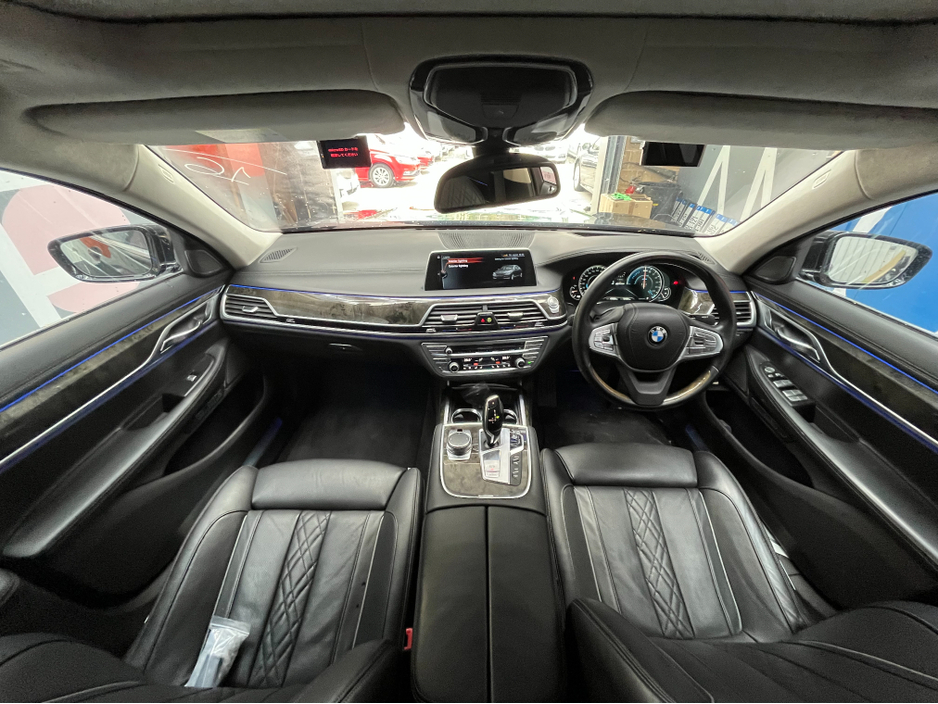 2016 BMW 7 Series - image 27