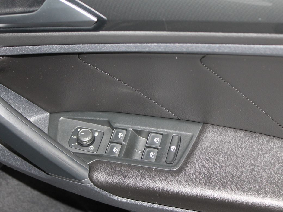 2020 Volkswagen Tiguan - image 26