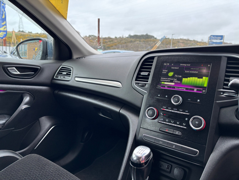 2016 Renault Megane - image 10