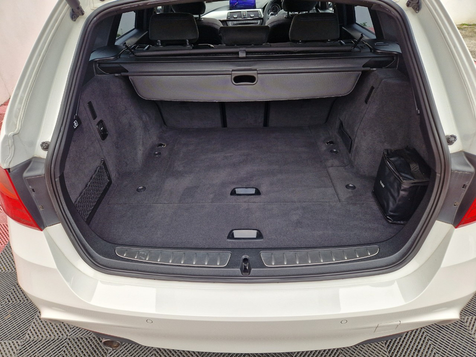 2013 BMW 3 Series - image 22