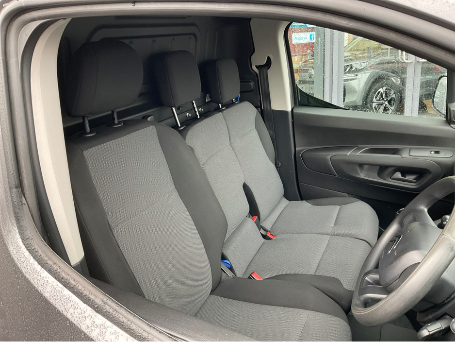2020 Citroen Berlingo - image 7