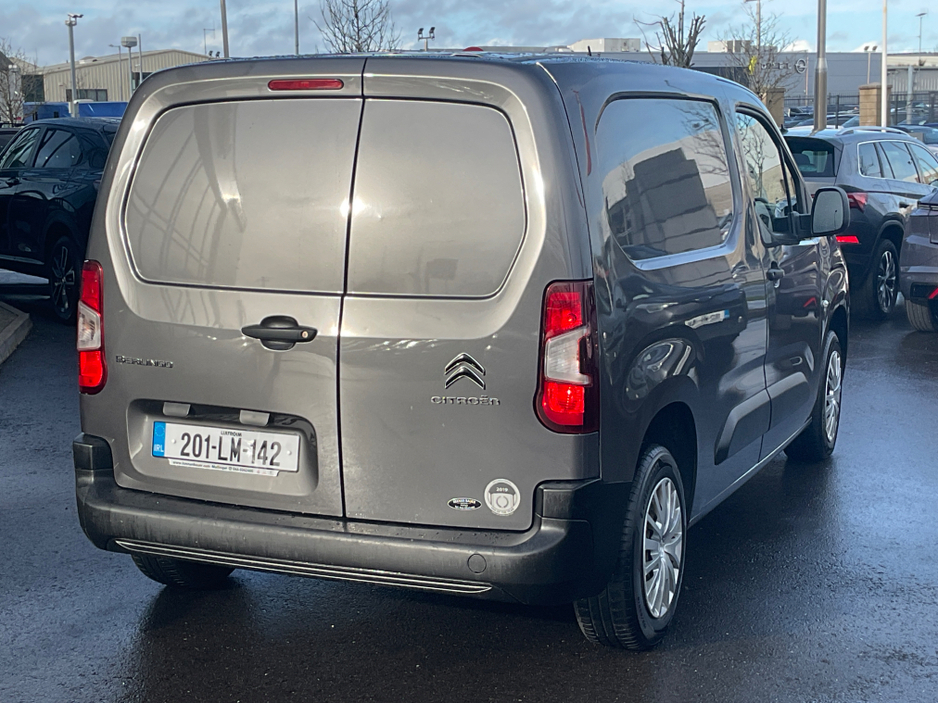 2020 Peugeot 5008 - image 5