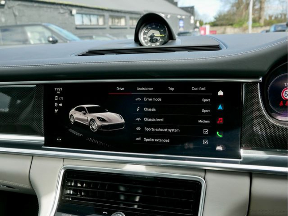 2023 Porsche Panamera - image 31