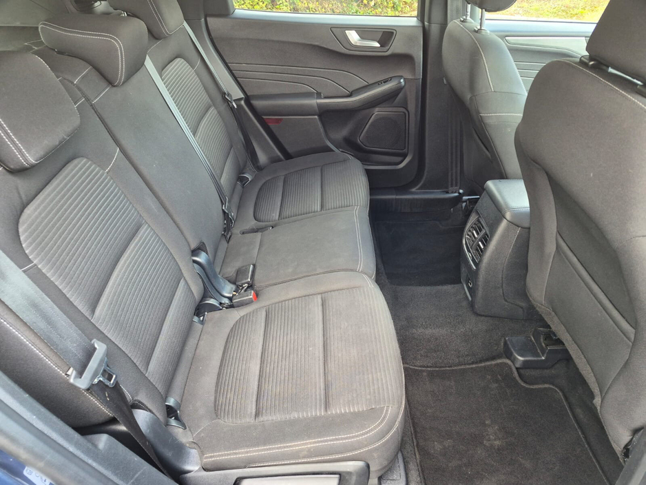 2022 Ford Kuga - image 11