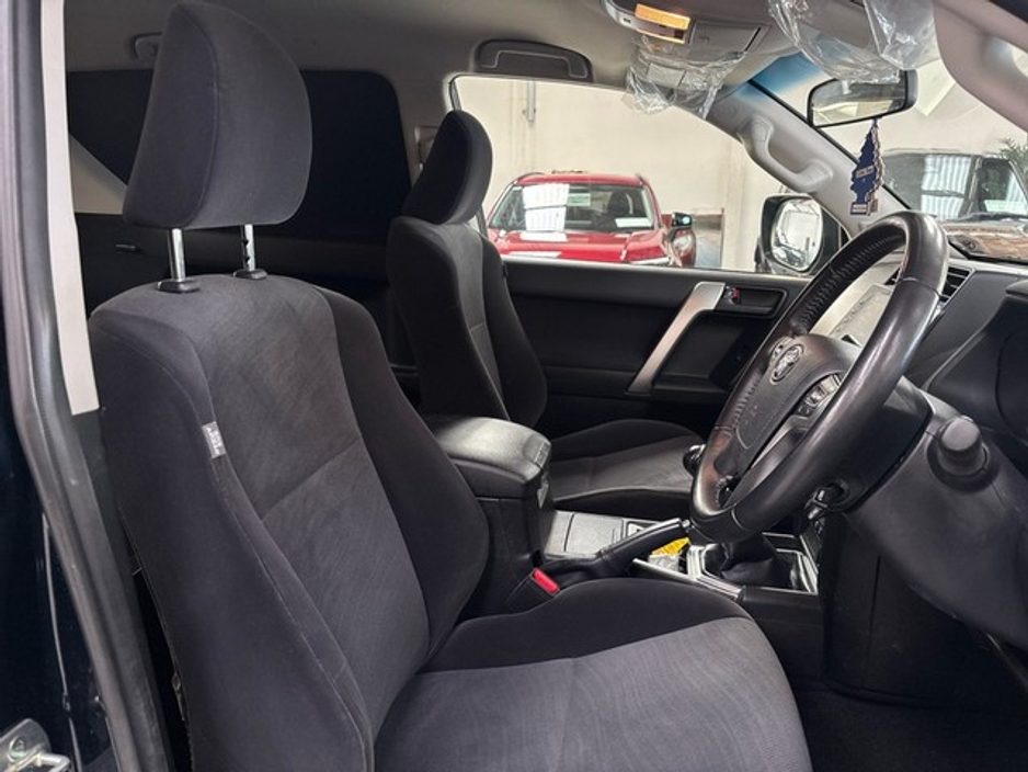 2023 Toyota Landcruiser - image 17