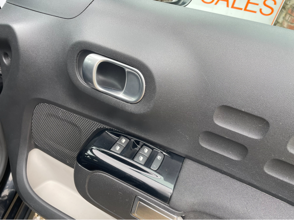 2017 Citroen C3 - image 18