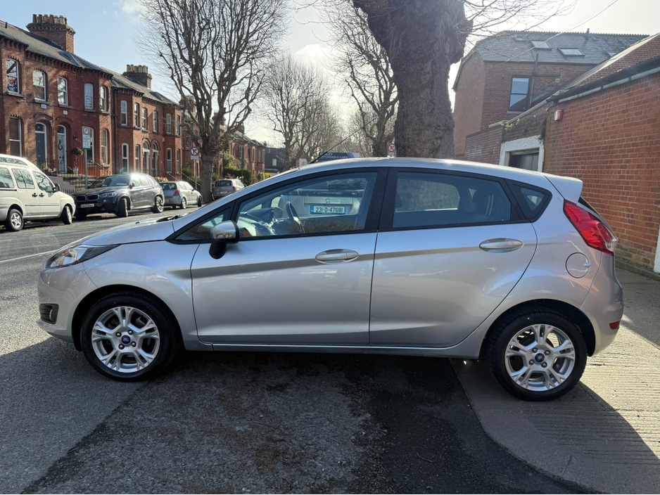 2016 Ford Fiesta - image 8