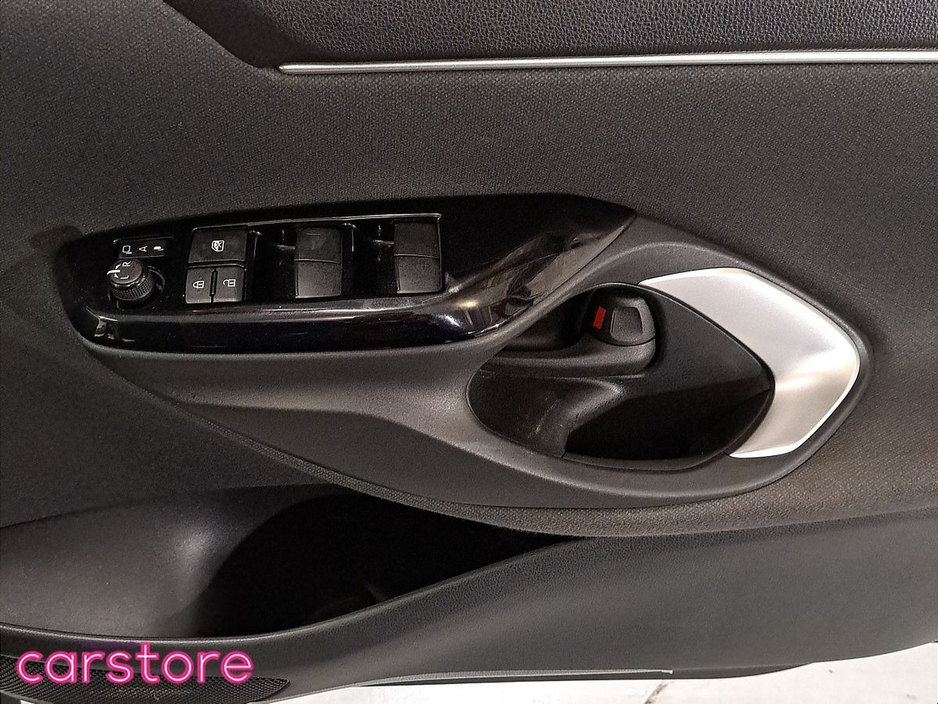 2021 Toyota Yaris Cross - image 17