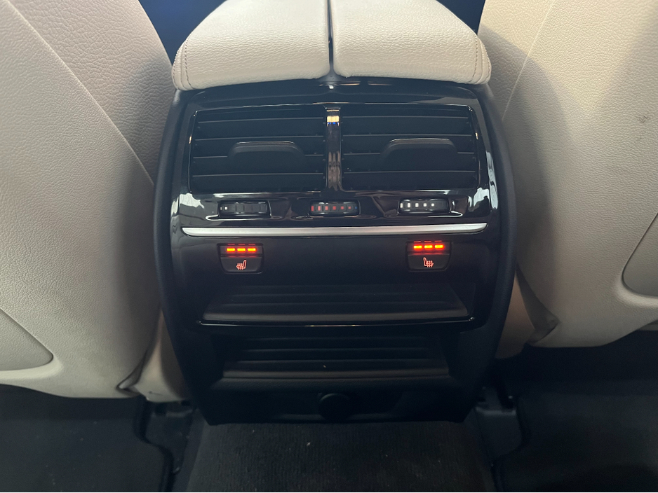 2017 BMW 5 Series - image 18