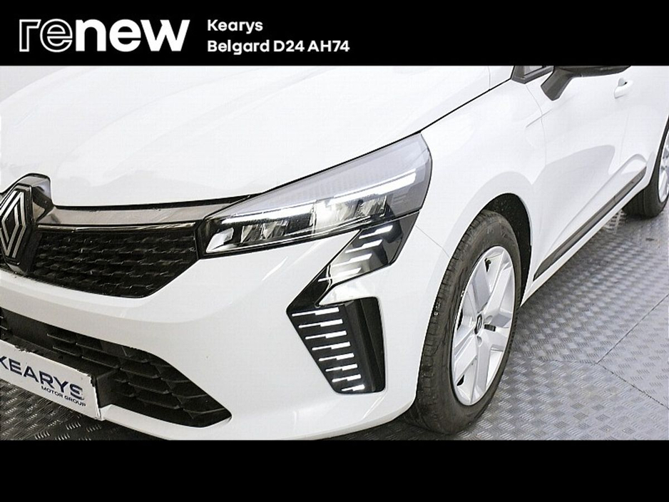 2025 Renault Clio - image 17