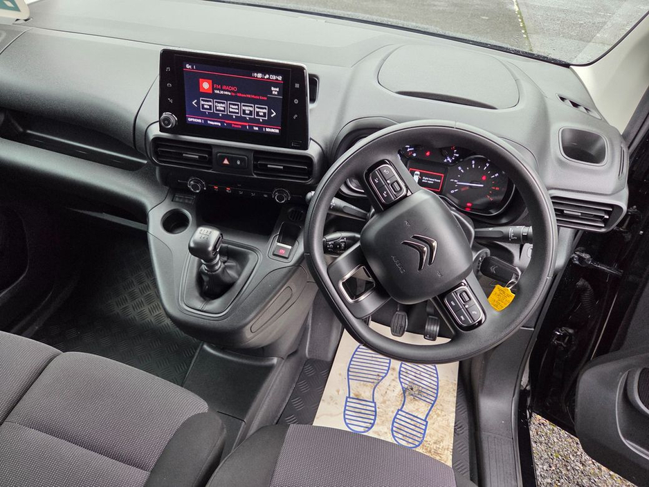 2022 Citroen Berlingo - image 12