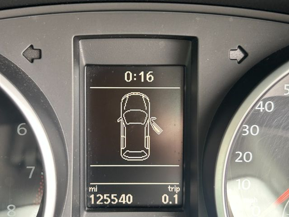 2013 Volkswagen Golf - image 19