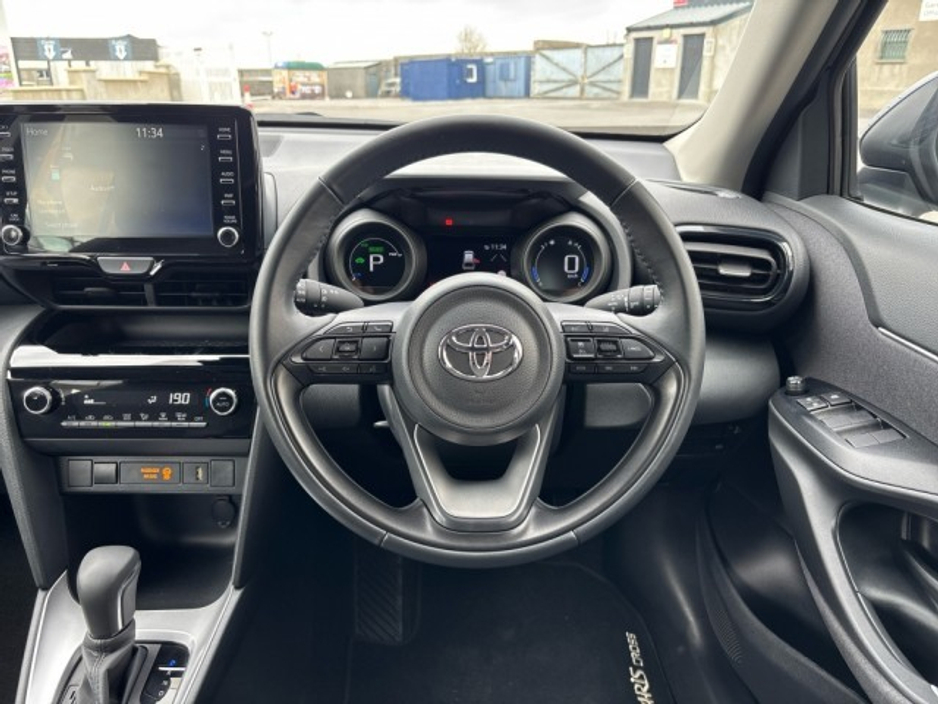 2024 Toyota Yaris Cross - image 10