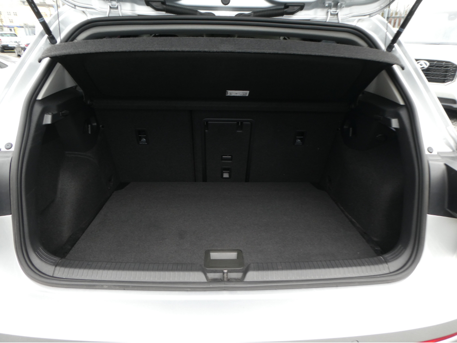 2022 Volkswagen Golf - image 7