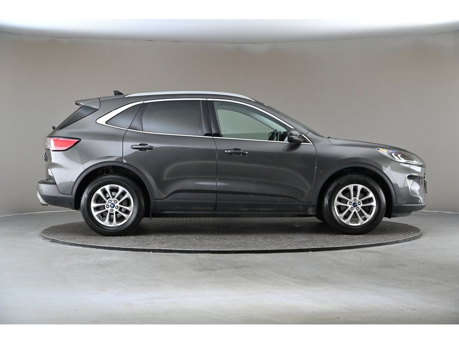 2020 Ford Kuga - image 12