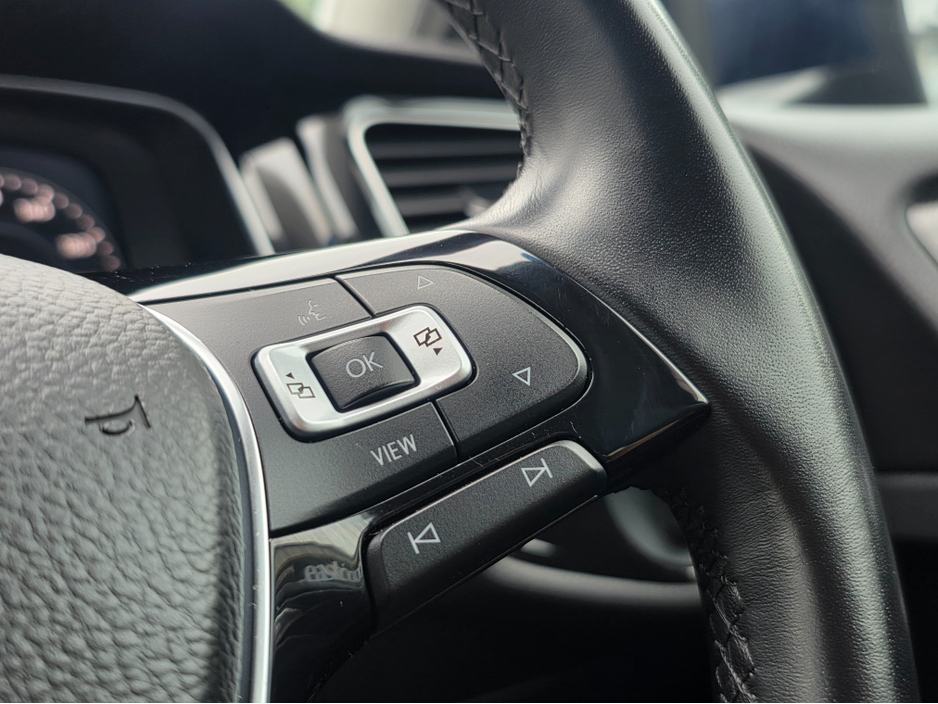 2019 Volkswagen Golf ( 192 REG ) HIGHLINE FULL LEATHER SEATS HEATED ELECTRIC SEATS SAT NAV PACK - VIRTUAL CLOCKS -REVERSE CAMERA - NAVIGATION - CARPLAY - ANDROID AUTO- BLIND SPOT REAR TRAFFIC ASSIST - DISCOVER PRO €22,950